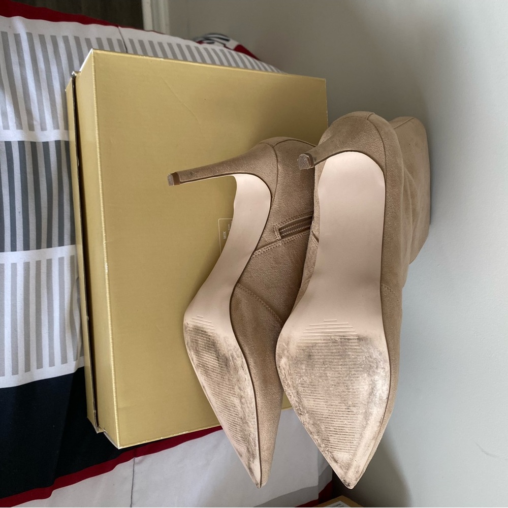 Elegant Tan Lace-Up Ankle Boots - Picture 7 of 7
